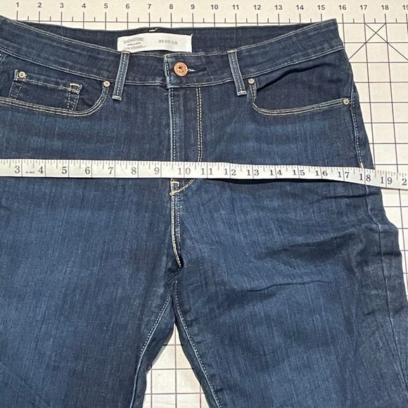 Signature Levi Strauss Mid Rise Slim Women’s 10S W30/L28 Dark Wash Blue Jeans - Picture 4 of 10
